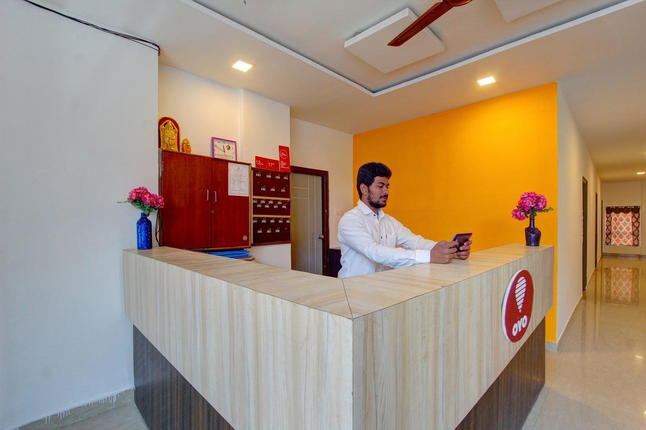 Oyo 11670 Hotel Vishnu Priya Residency Хайдарабад Экстерьер фото