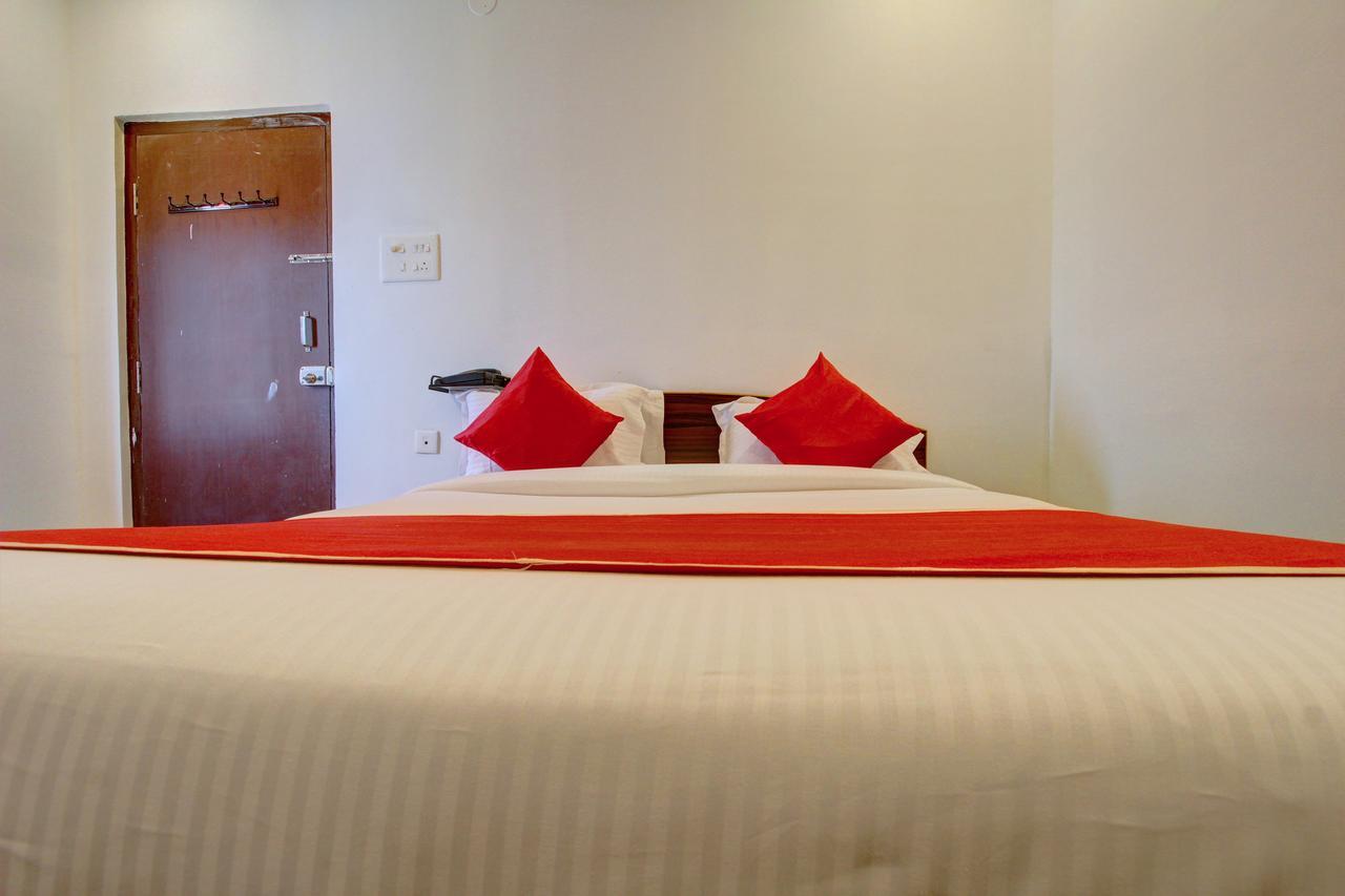 Oyo 11670 Hotel Vishnu Priya Residency Хайдарабад Экстерьер фото