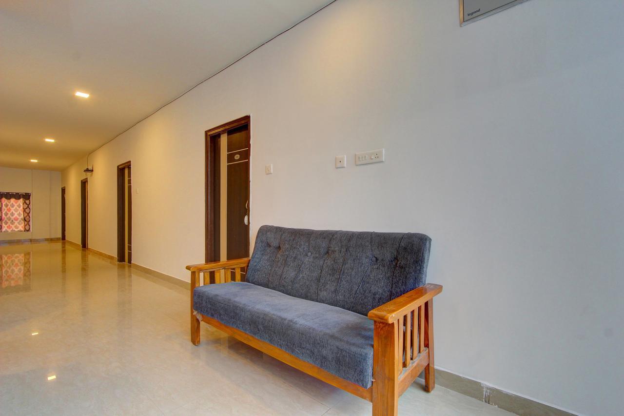 Oyo 11670 Hotel Vishnu Priya Residency Хайдарабад Экстерьер фото